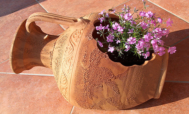 Vaso In Terracotta Con Fiori