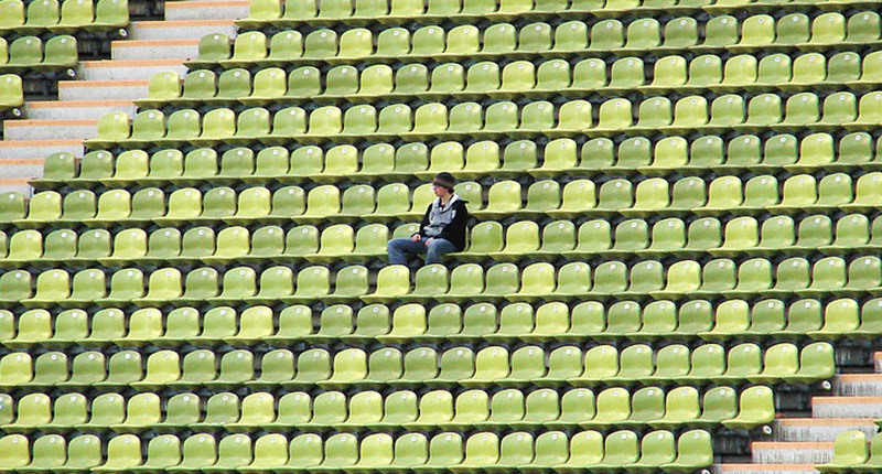 Spettatore solitario allo stadio