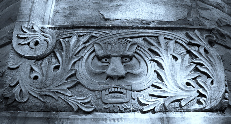 Figura Gotica In Pietra