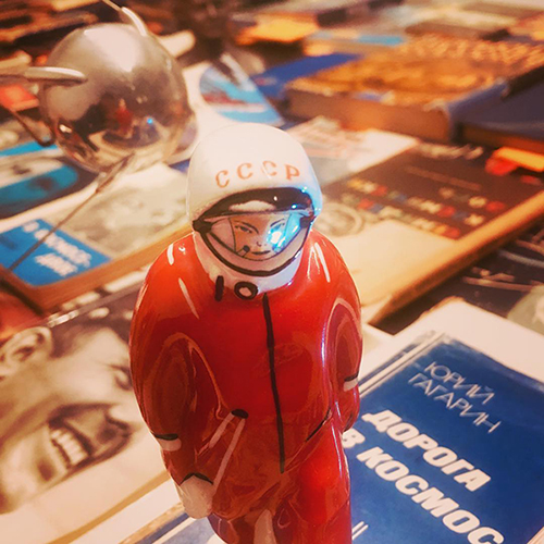 Libri In Lingua Russa E Pupazzo Astronauta