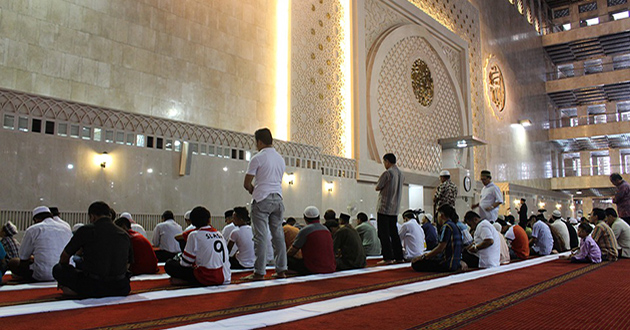 Preghiera In Moschea