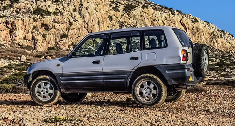 SUV nel deserto