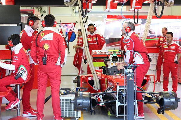 F1 Team Box Ferrari