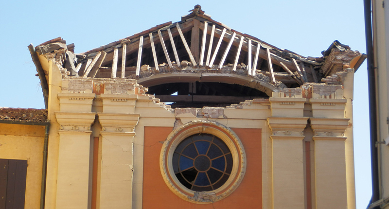 Chiesa di Santa Croce facciata danneggiata