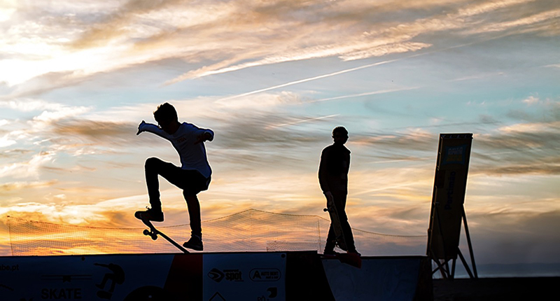 Skaters al tramonto