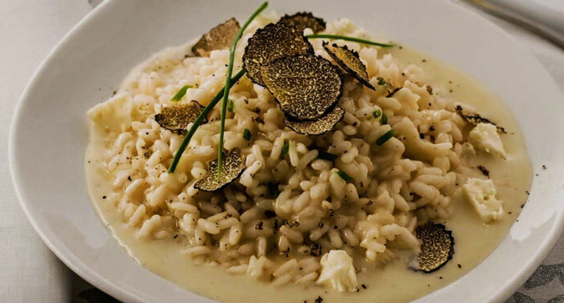 Piatto di risotto col tartufo