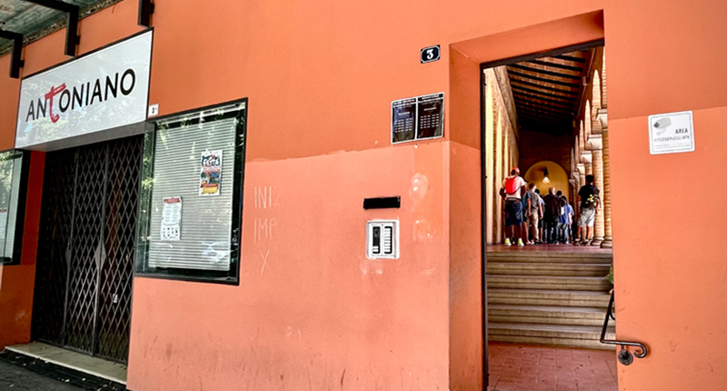 Antoniano fila per la mensa