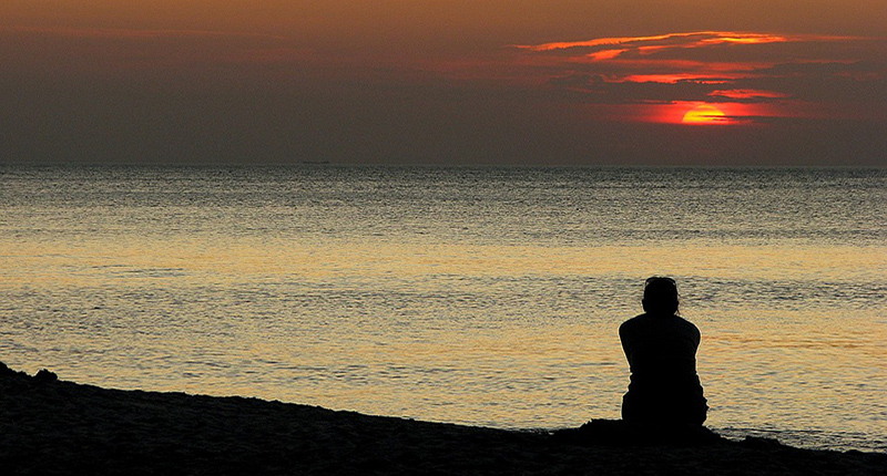 Contemplazione del tramonto sul mare