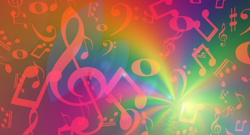 Insieme di note musicali colorate